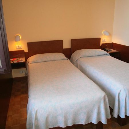 Albergo Villa & Roma Pallazzolo sullʼOglio Стая снимка