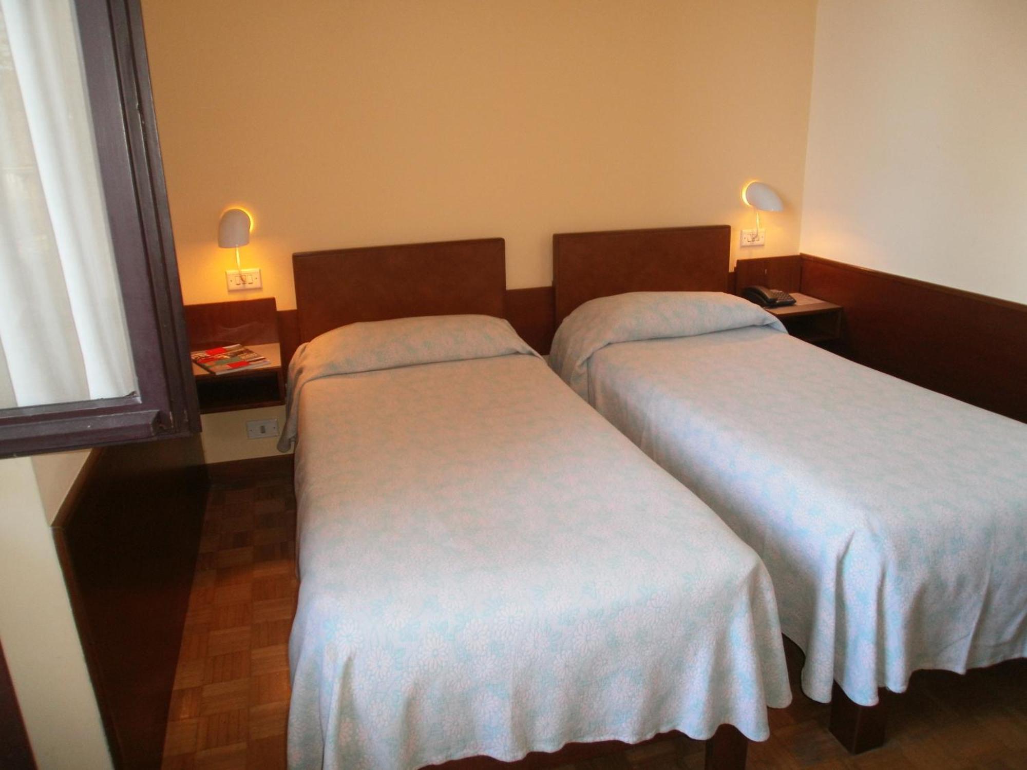 Albergo Villa & Roma Pallazzolo sullʼOglio Стая снимка