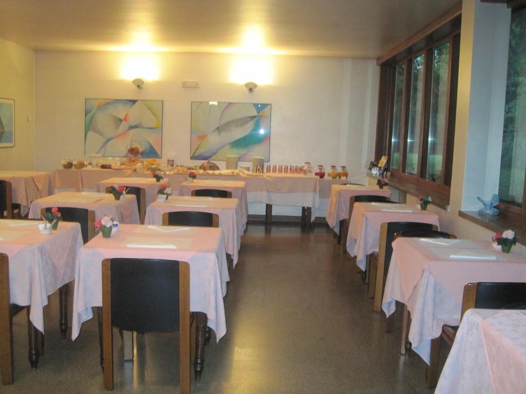 Albergo Villa & Roma Pallazzolo sullʼOglio Екстериор снимка