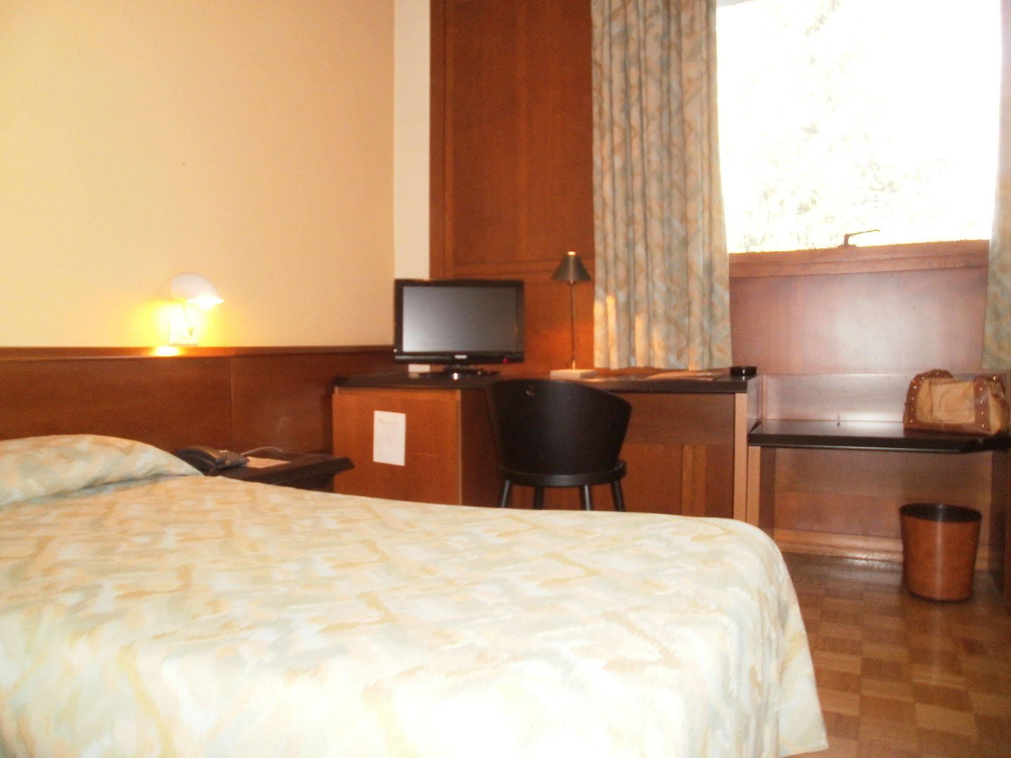 Albergo Villa & Roma Pallazzolo sullʼOglio Екстериор снимка