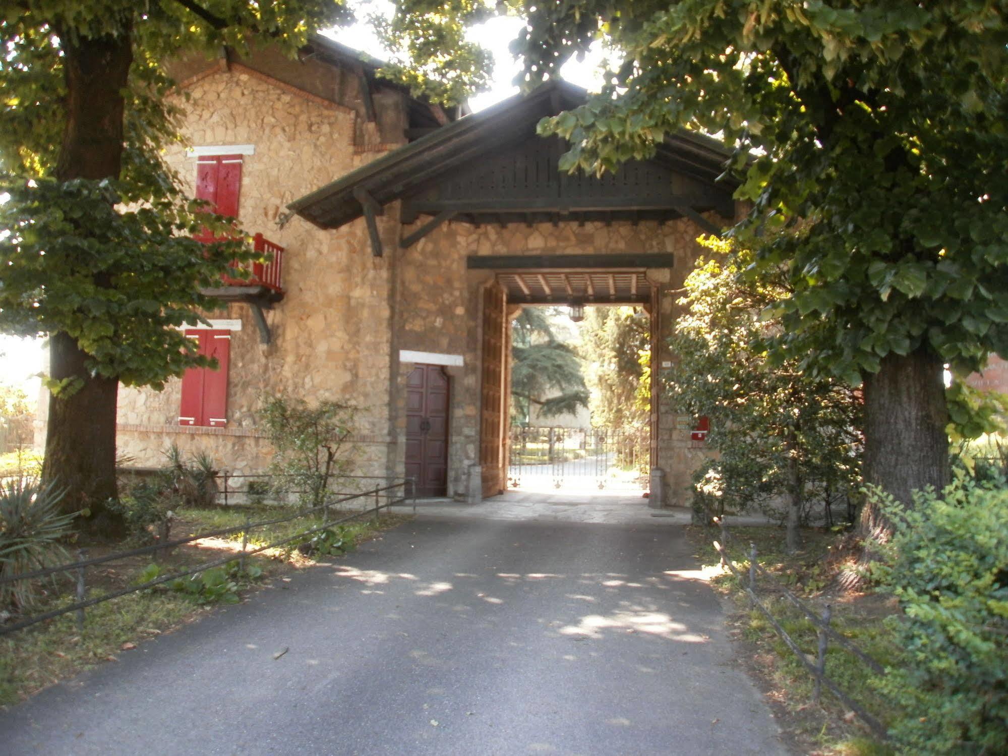 Albergo Villa & Roma Pallazzolo sullʼOglio Екстериор снимка